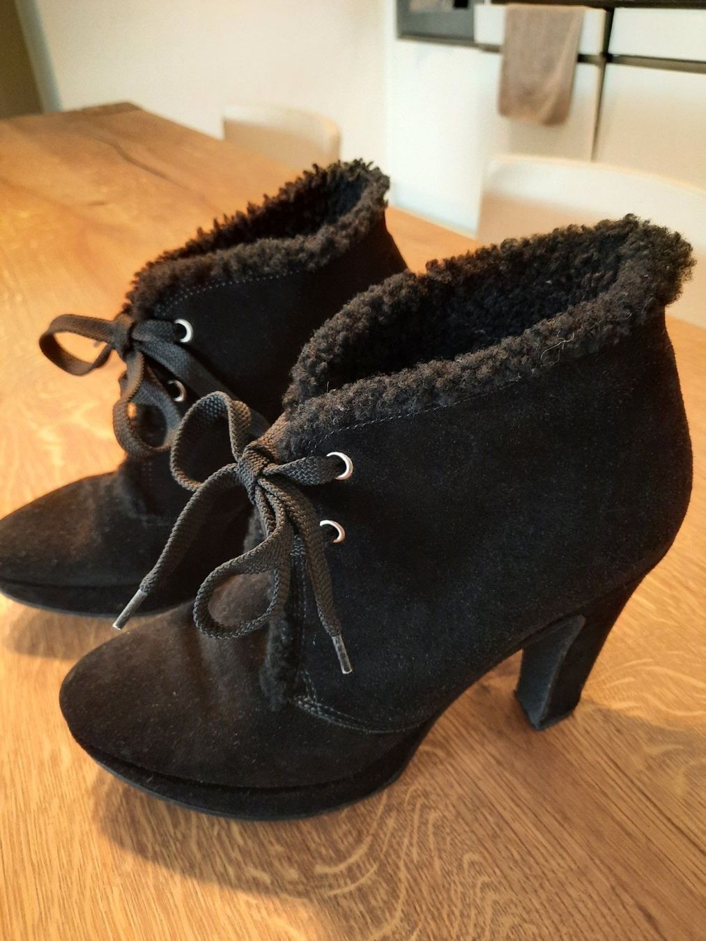 Navyboot Scarpe da donna: Navyboot Leder Winter Stiefel Gr. 38 schwarz – Usato da Schmerikon venduto da Seepfaerdchen