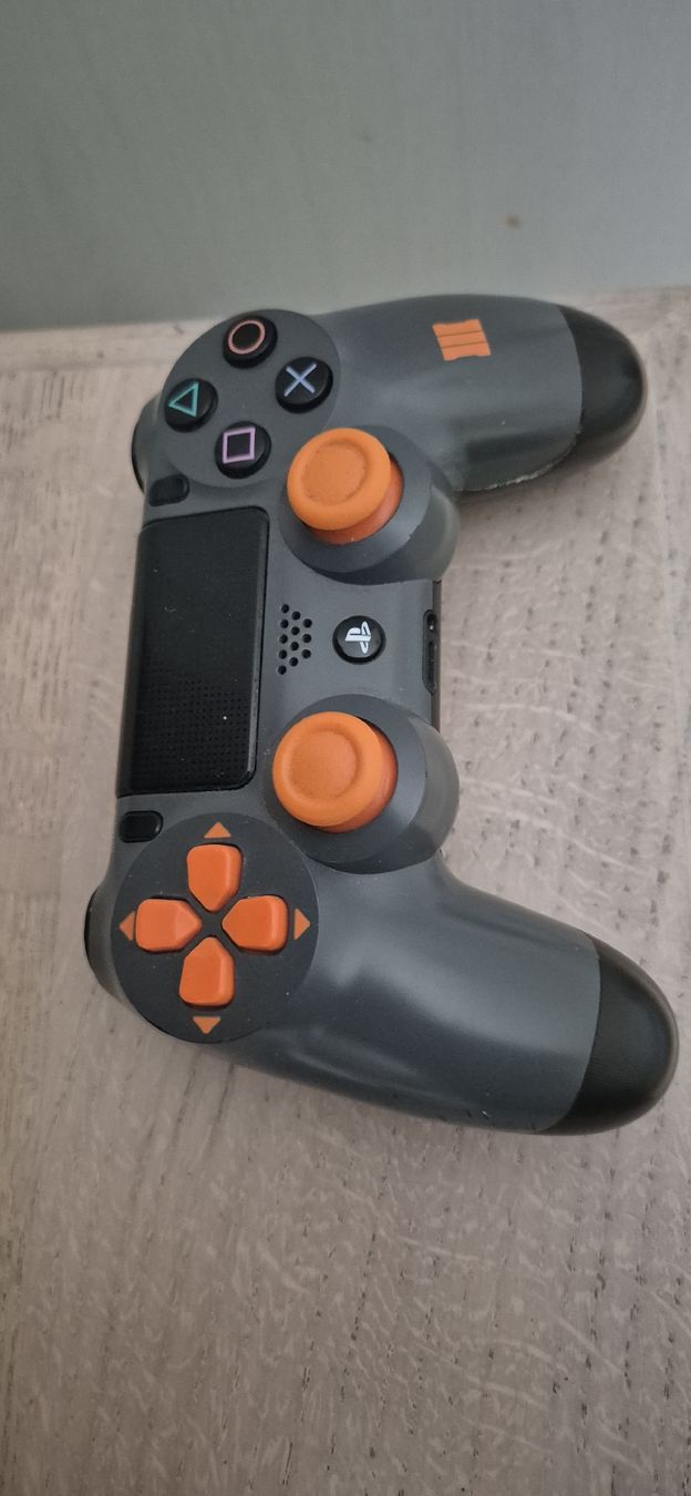 Sony Konsolen: PS4 Black Ops 3 Limited Edition Console Bundle - New! 🎮 – Neu (gemäss Beschreibung) aus Zug von eliotcampero 4