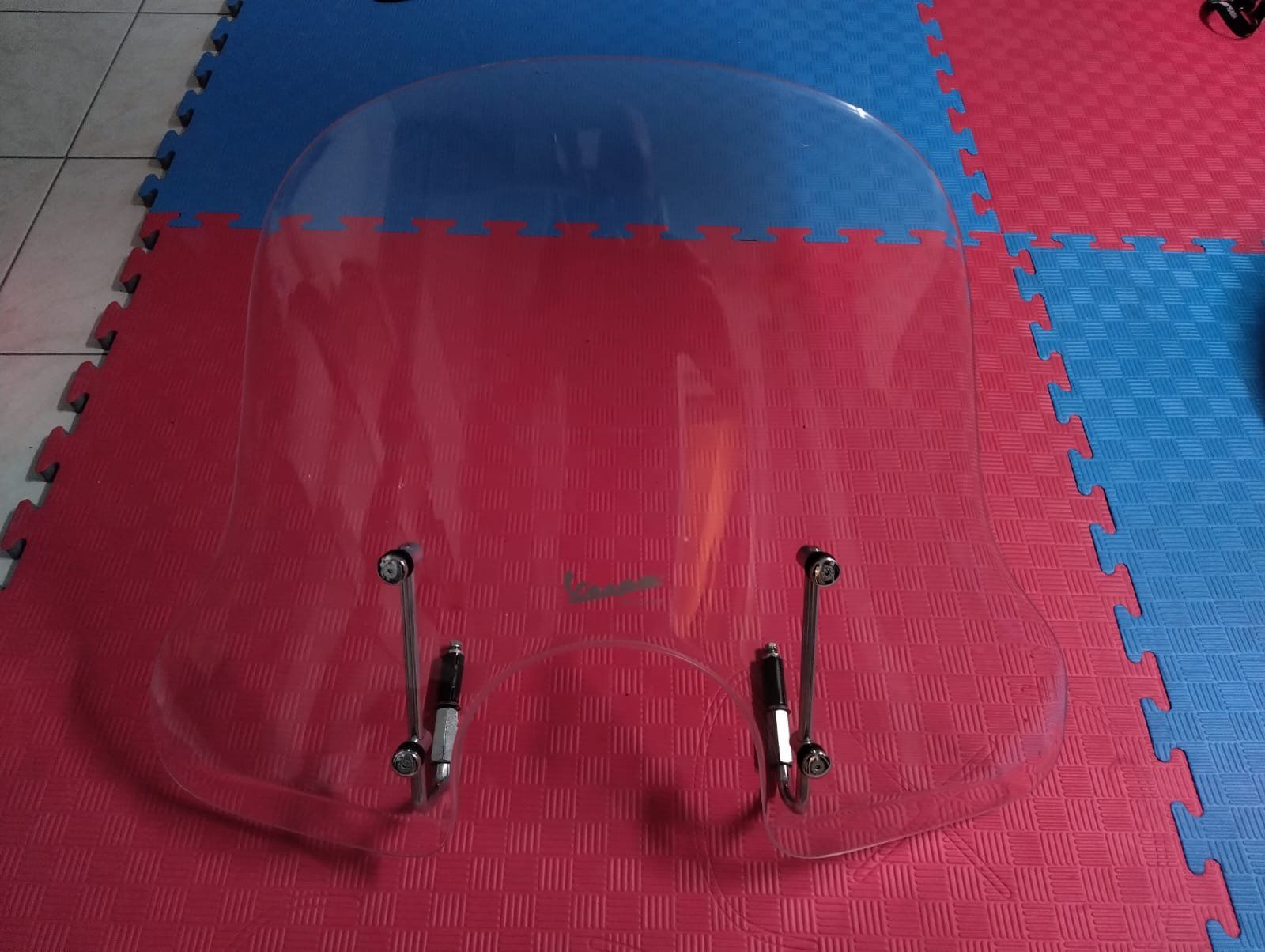 Vespa Autres accessoires p. véhicule: Vespa Windschild gross – D'occasion à Männedorf par Mokupuni