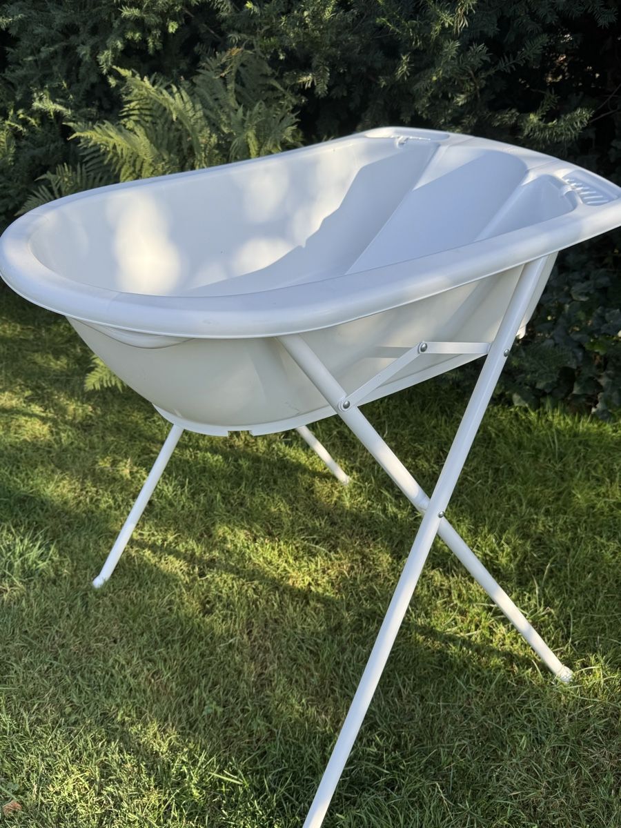 Tout pour le bain: Baby-Badewanne mit Ständer – D'occasion à Hettlingen par Hardix