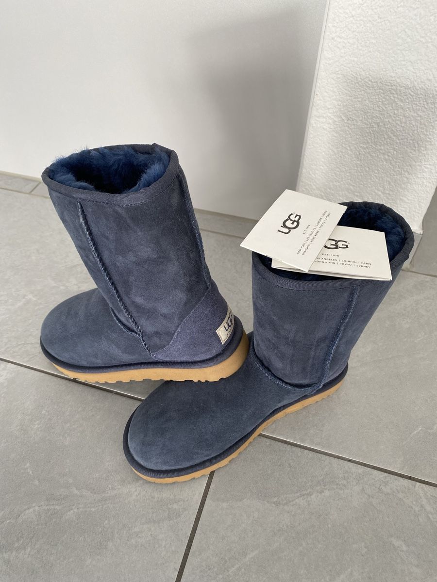 Ugg Scarpe da donna: UGG Boots 'Australia Classic' – Nuovo e nell'imballaggio originale da Villmergen venduto da cla_j62w