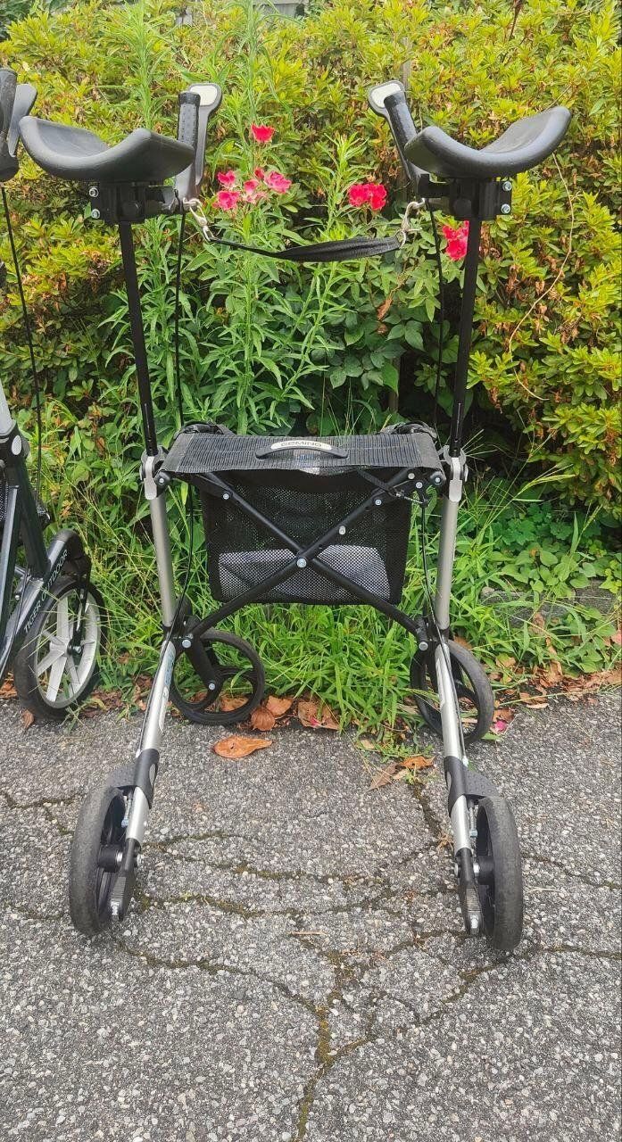 Ausili per la deambulazione: Gemino 30 Walker Rollator mit Unterarmstützen – Usato da Zürich venduto da dojoal64