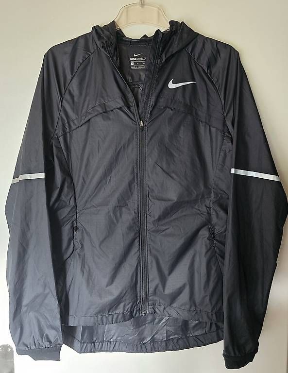 Nike Giacche: Coupe-vent Nike – Usato da Penthalaz venduto da Cortis