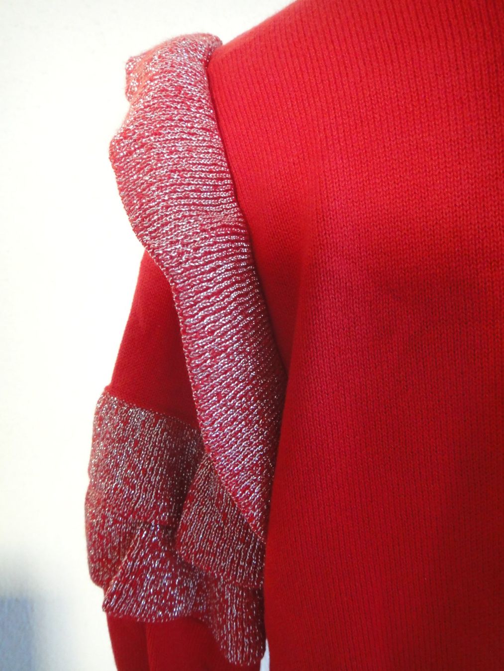 Maglioni & Felpe: Neuwertige roter Mädchenpullover Glitzerärmel Gr.12 Jahre – Nuovo (secondo la descrizione) da Winterthur venduto da LemonTree5 2