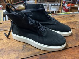 Sneakers primaverili in pelle scamosciata nera, come nuove