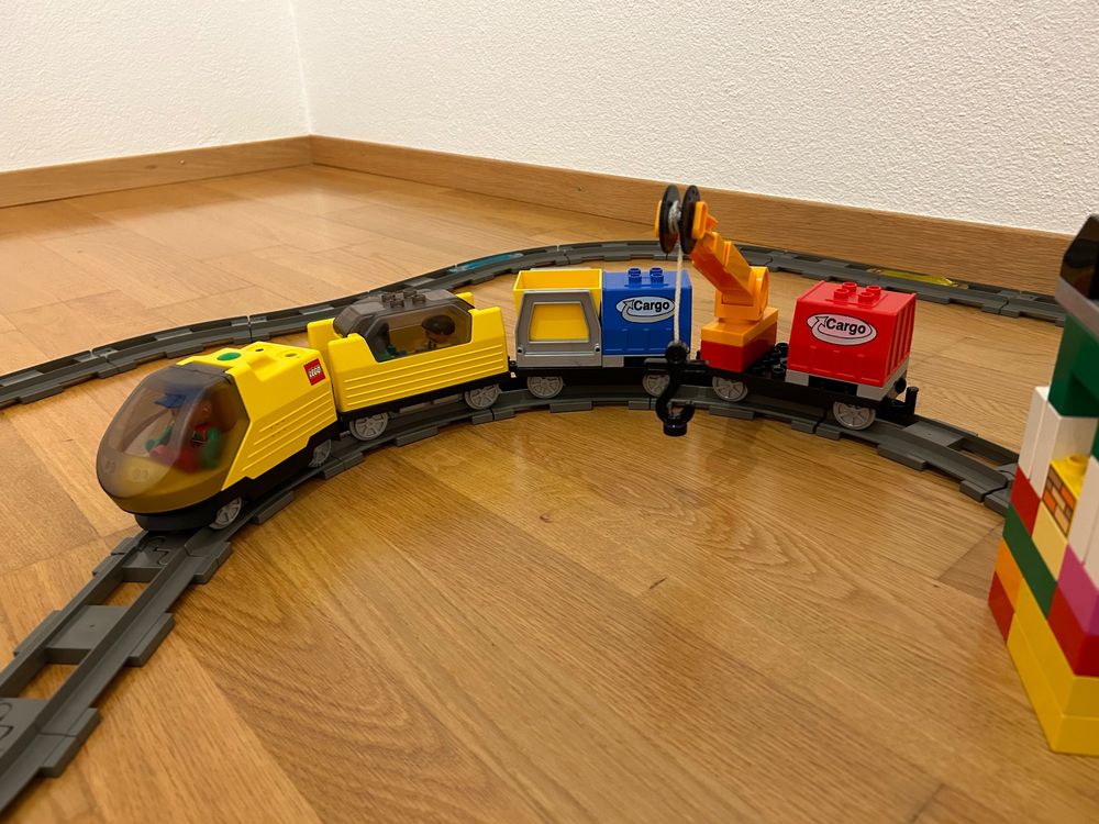  Foto zu Elektrische LEGO-Eisenbahn für Kinder 