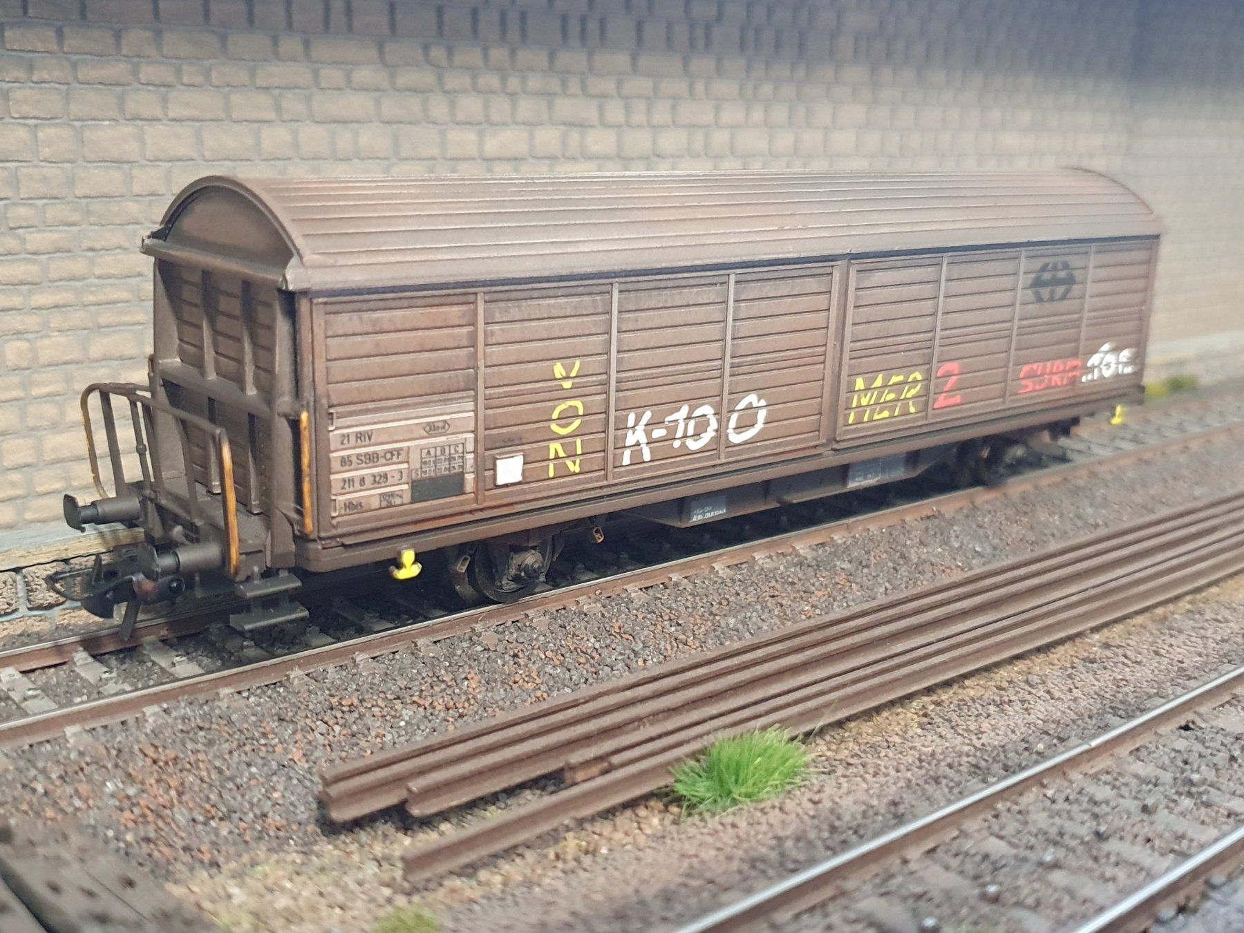 Roco Modellini di ferrovie: WABON HBIS, SBB-CFF, ROCO 4341, PATINE+GRAFFITIS – Usato da Loveresse venduto da FIFILOULOU 2