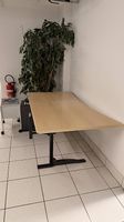 4 Gratis Bürotische / Schreibtische  ca. 197 x 107 cm 