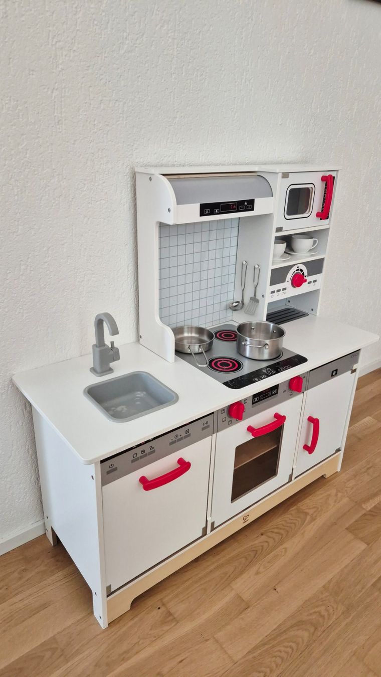 Hape Giocattoli: Spielküche HAPE + Geschirr-Set – Usato da Pfäffikon SZ venduto da iry_b6ns 4