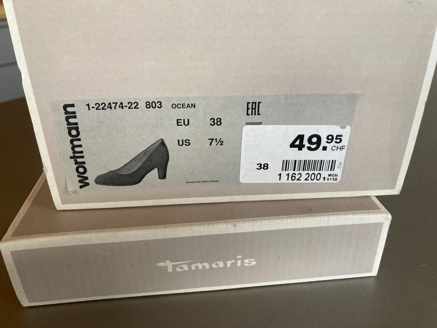 Scarpe da donna: Dunkelblaue Pumps, Wildlederimitat, Gr. 38 – Usato da Egolzwil venduto da hanspeter.roosli 5