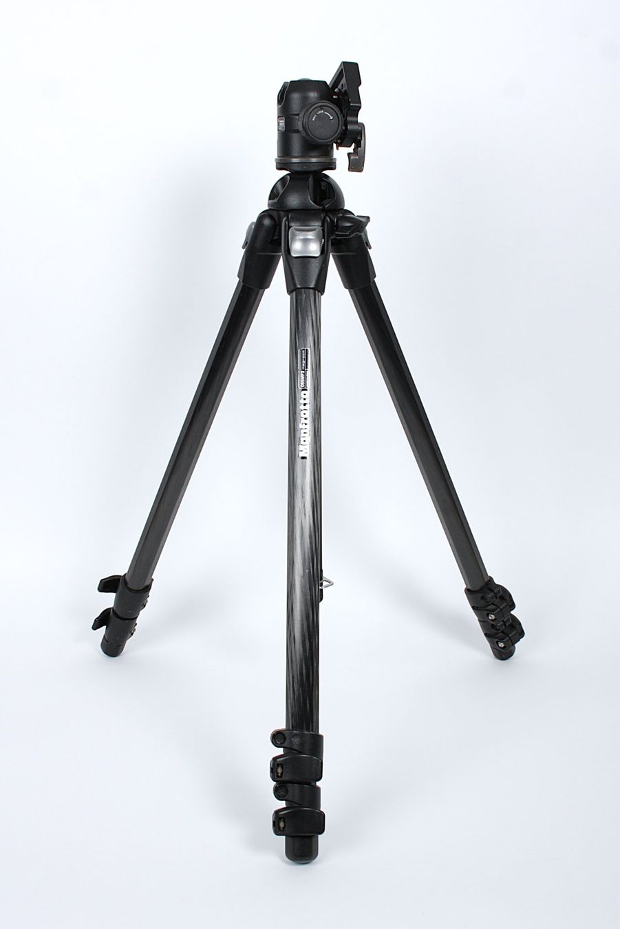 Manfrotto Treppiedi & Teste: MANFROTTO Carbonstativ mit Kugelkopf – Usato da Zollikofen venduto da Restwert_Zollikofen