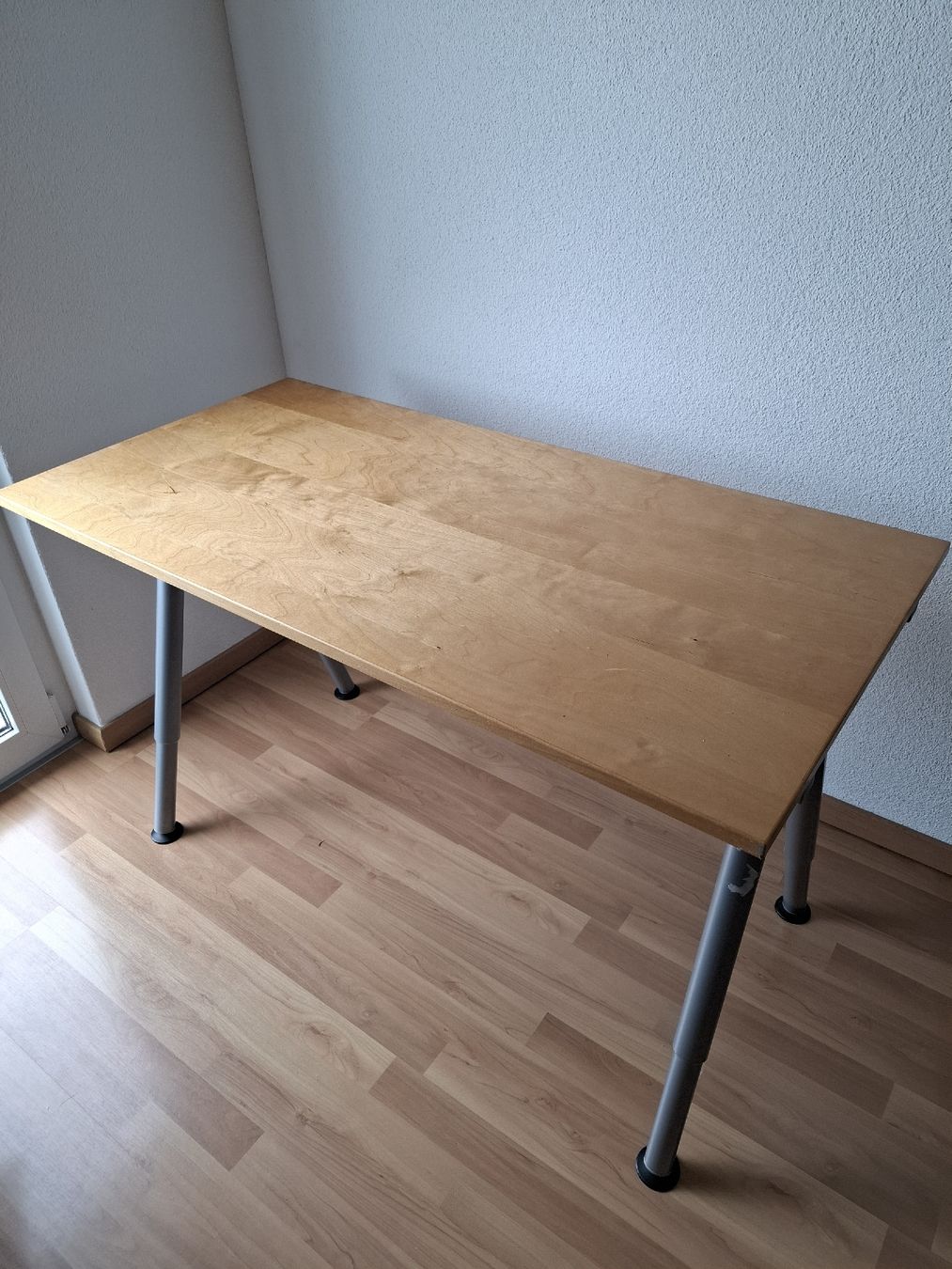 Bureaux: Schreibtisch / Kind – D'occasion à Hinwil par Ymmn