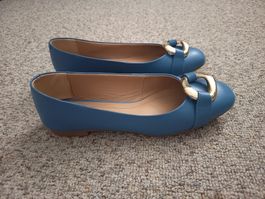 Blaue Ballerinas mit goldener Schnalle, Echtleder, Gr. 38