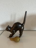 Bronze Katze macht Buckel