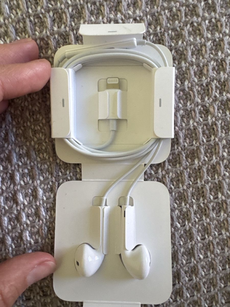 Apple Cuffie: Apple EarPods w/ Lightning Connector - New – Nuovo e nell'imballaggio originale da Corsier GE venduto da Arca_ReLife 2