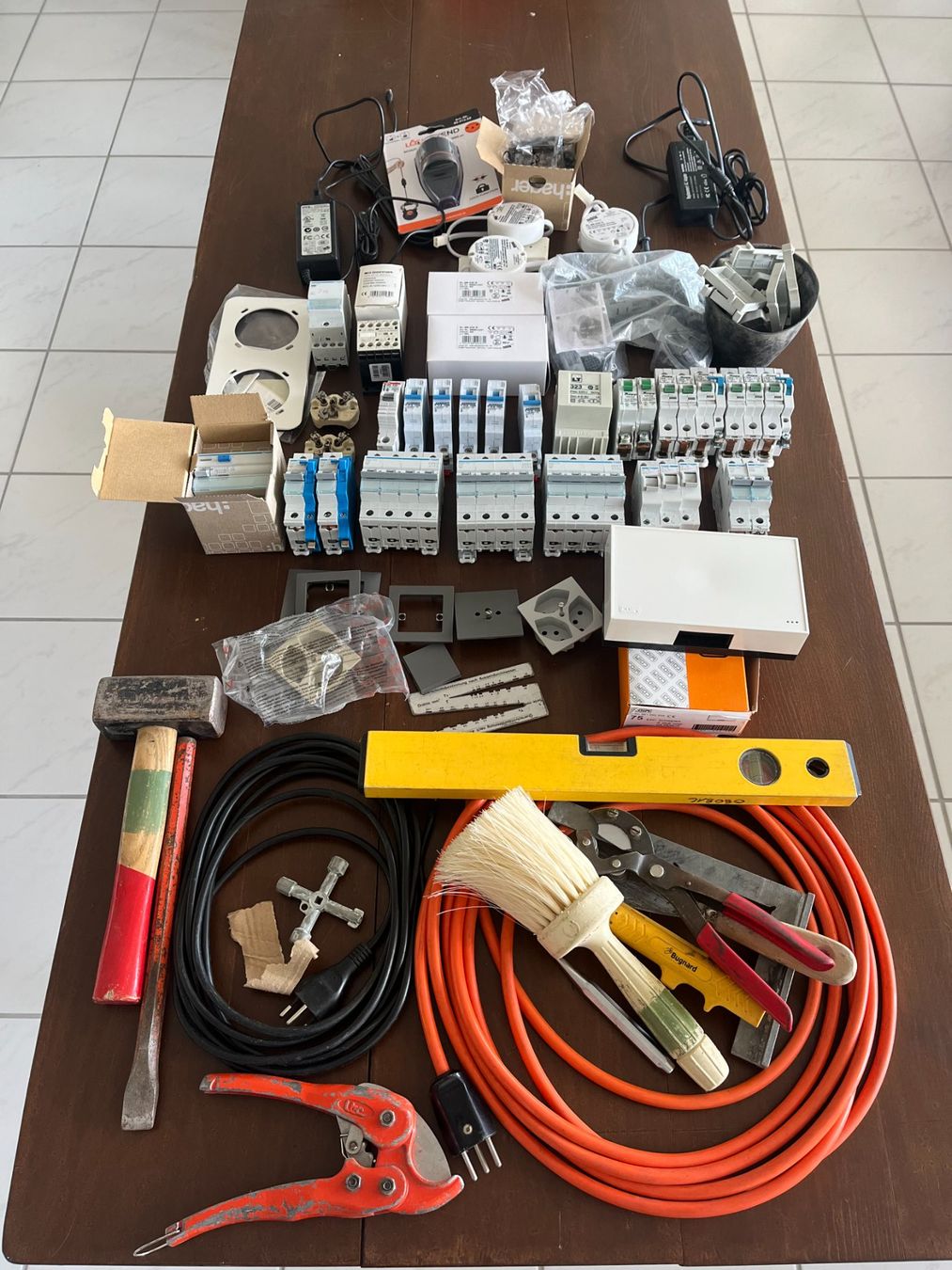 Spine: Lot Elektromaterial – Nuovo (secondo la descrizione) da Dintikon venduto da Redgar58