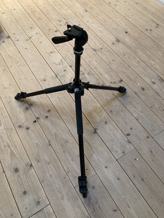 Manfrotto Treppiedi & Teste: Manfrotto Stativ – Nuovo (secondo la descrizione) da Läufelfingen venduto da b-form 1