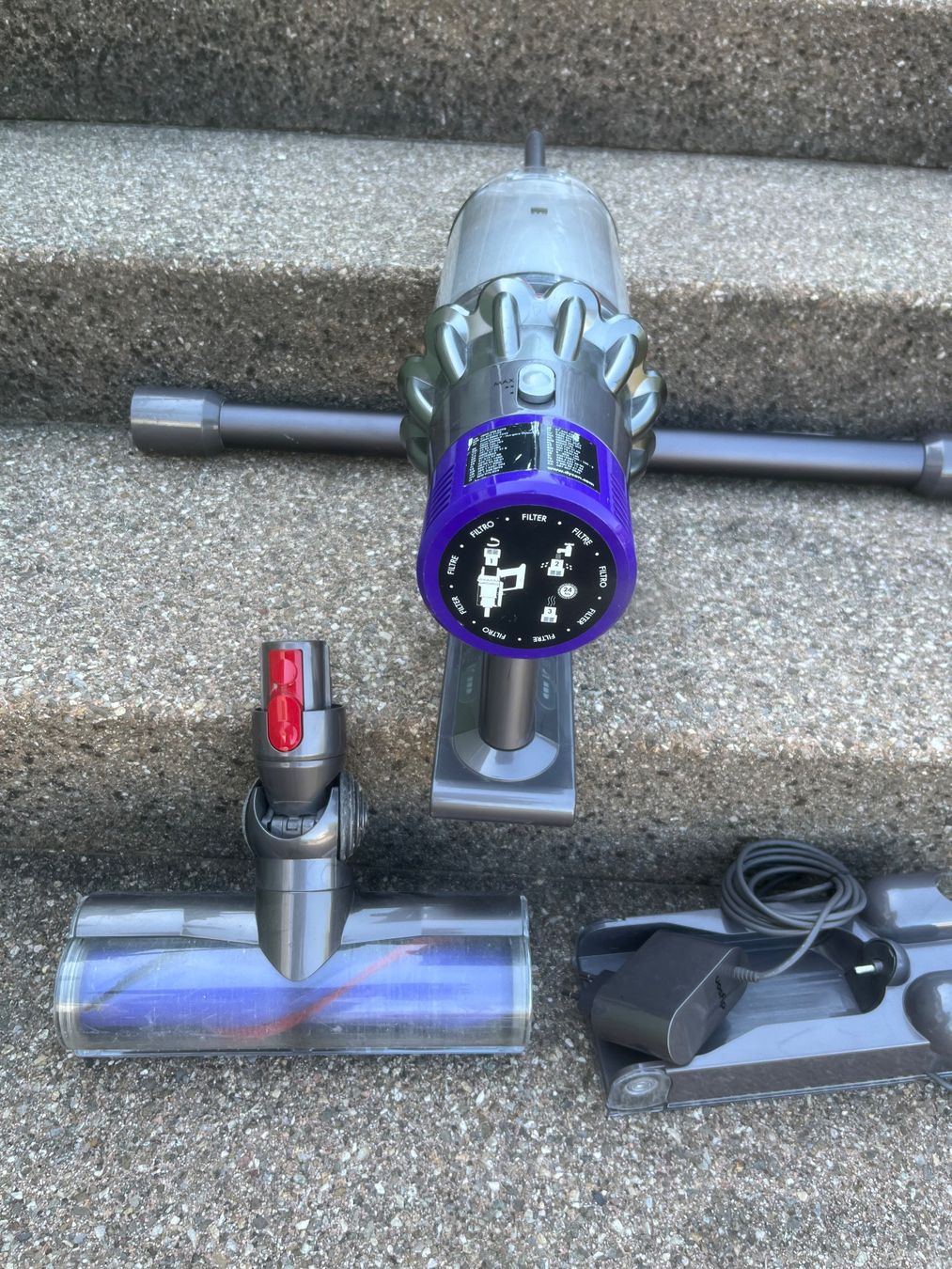 Dyson Aspirapolveri & Accessori: Dyson V10 Staubsauger – Usato da Magden venduto da Hornet2 2