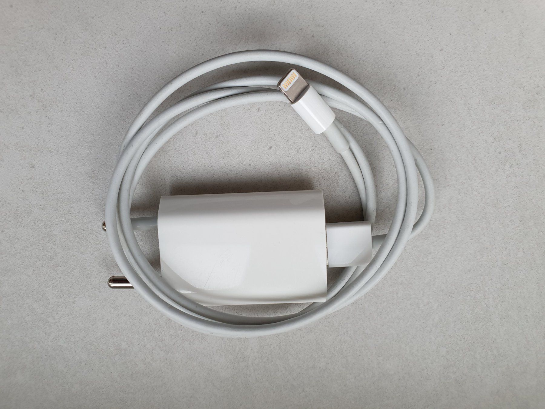 Apple Caricabatterie: Original Apple iPhone/iPad Ladengerät – Usato da Zürich venduto da Leica.C89 3