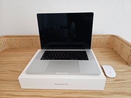 MacBook Pro 2021, 16', 16GB, 512 SSD, M1 Pro chip, Silver
