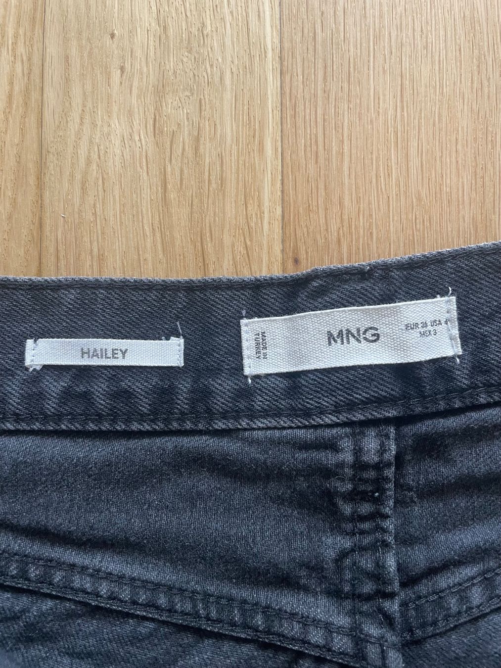 Mango Jeans: Short Noir Mango – Usato da Sierre venduto da e_vrn 2