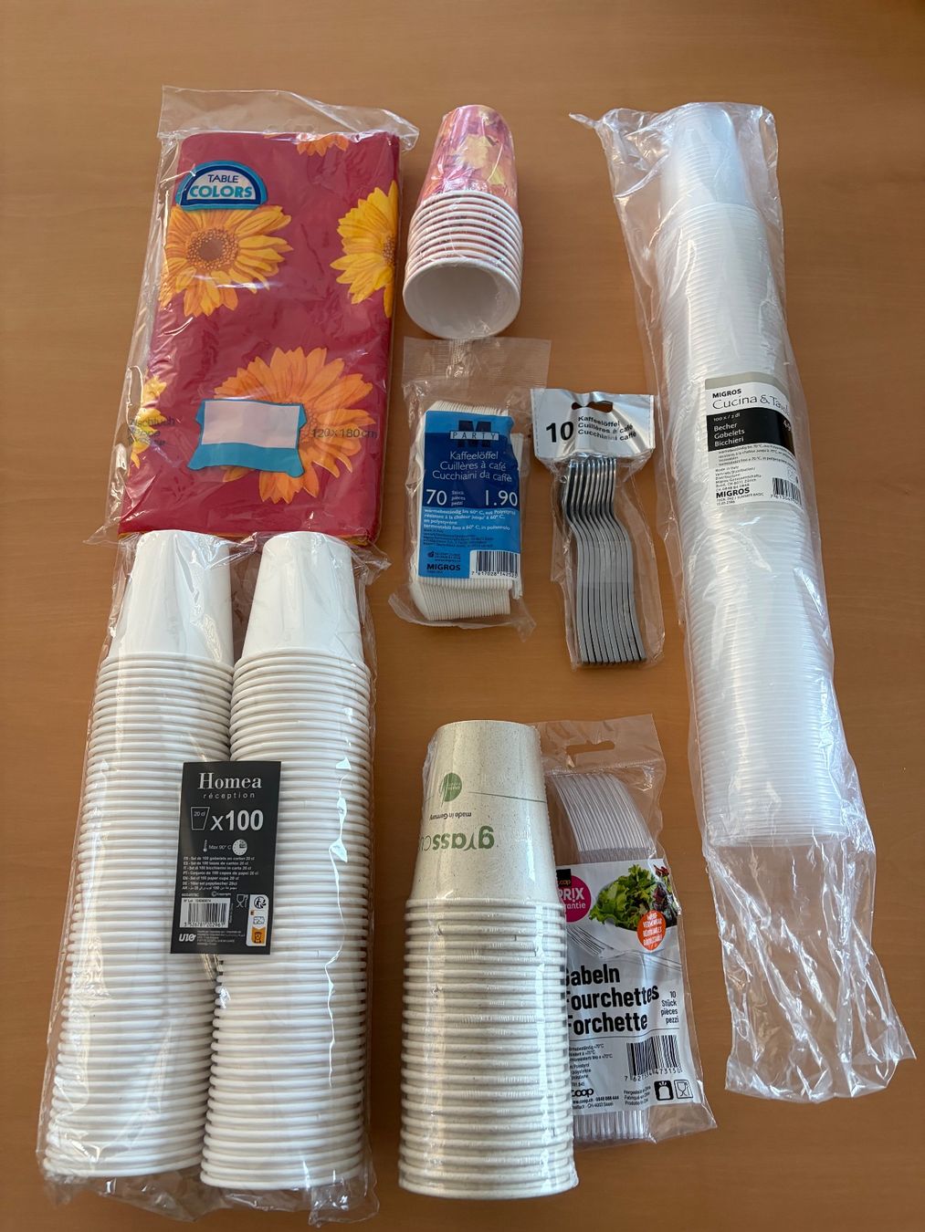 Geschirrsets: Lot de vaisselle jetable - Einweggeschirrset – Neu und originalverpackt aus Biel-Bienne von Pat194