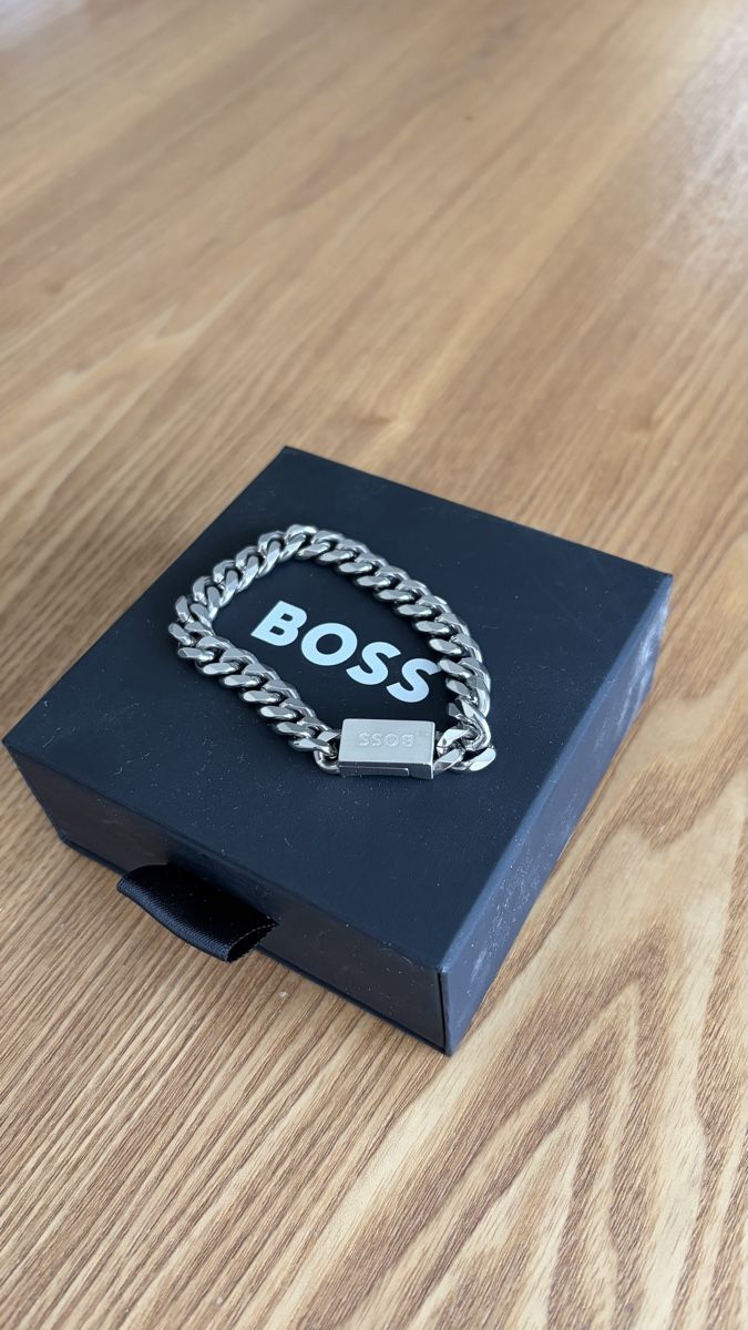 Hugo Boss Armbänder & -reifen: Bracelet BOSS en maille argenté taille unique – Neu und originalverpackt aus Le Châble VS von technew 2