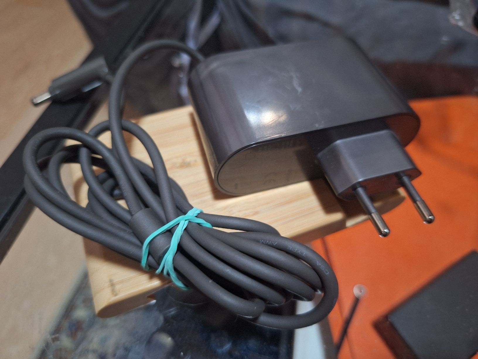 Dyson Chargements: Chargeur Dyson 205720-03  – D'occasion à Tannay par v1n1p00h 1