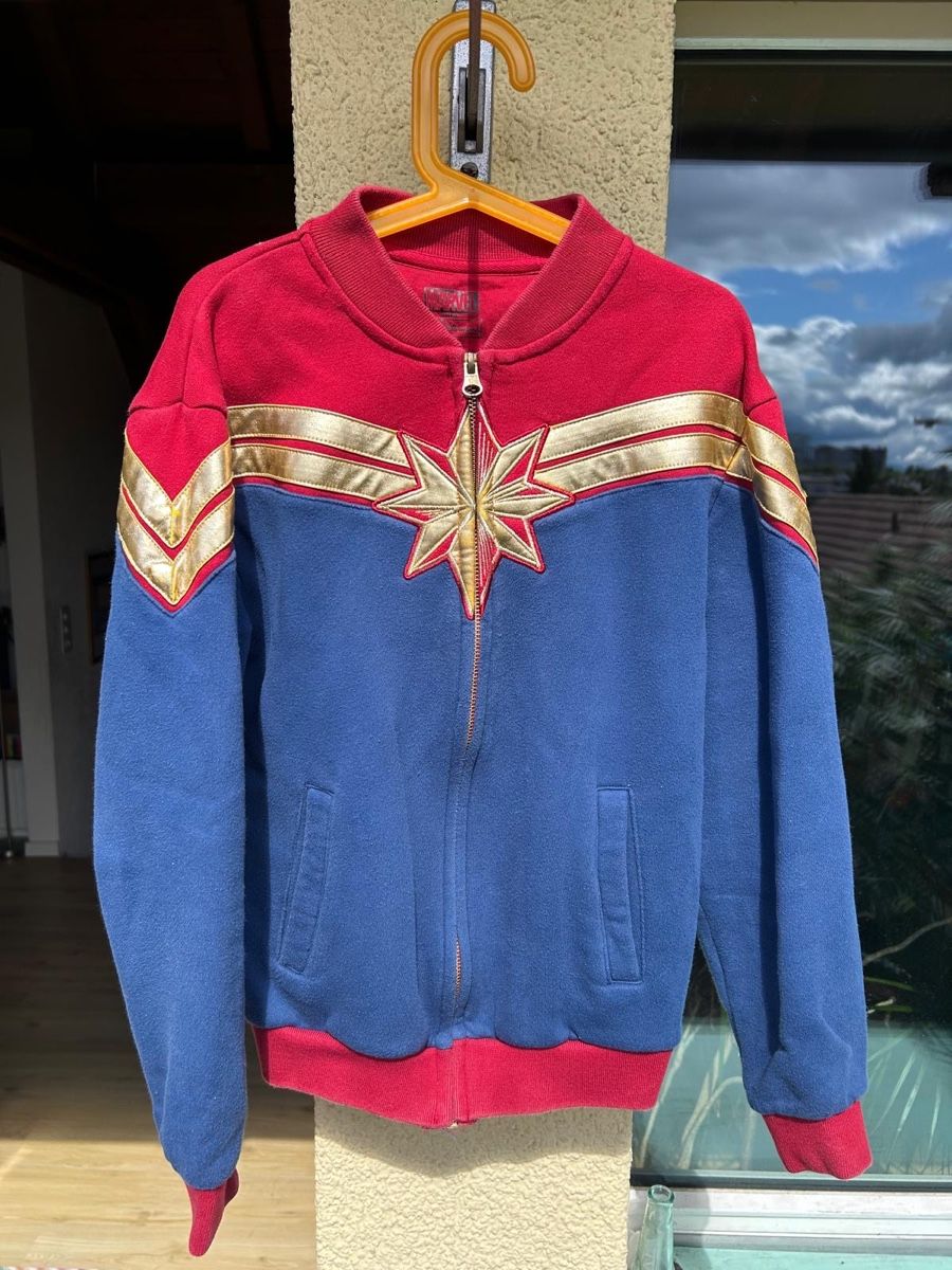 Pulls et sweat-shirts: Pullover Captain Marvel Kinder 11/12 J – D'occasion à Zürich par Amos23