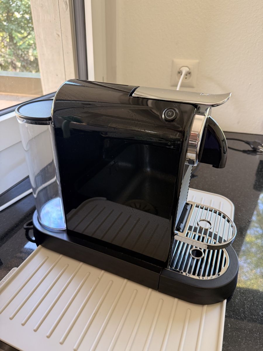Nespresso Machines à café & Machines à expresso: Nespresso Kaffeemaschine  – D'occasion à Riehen par mar_pfl5 1
