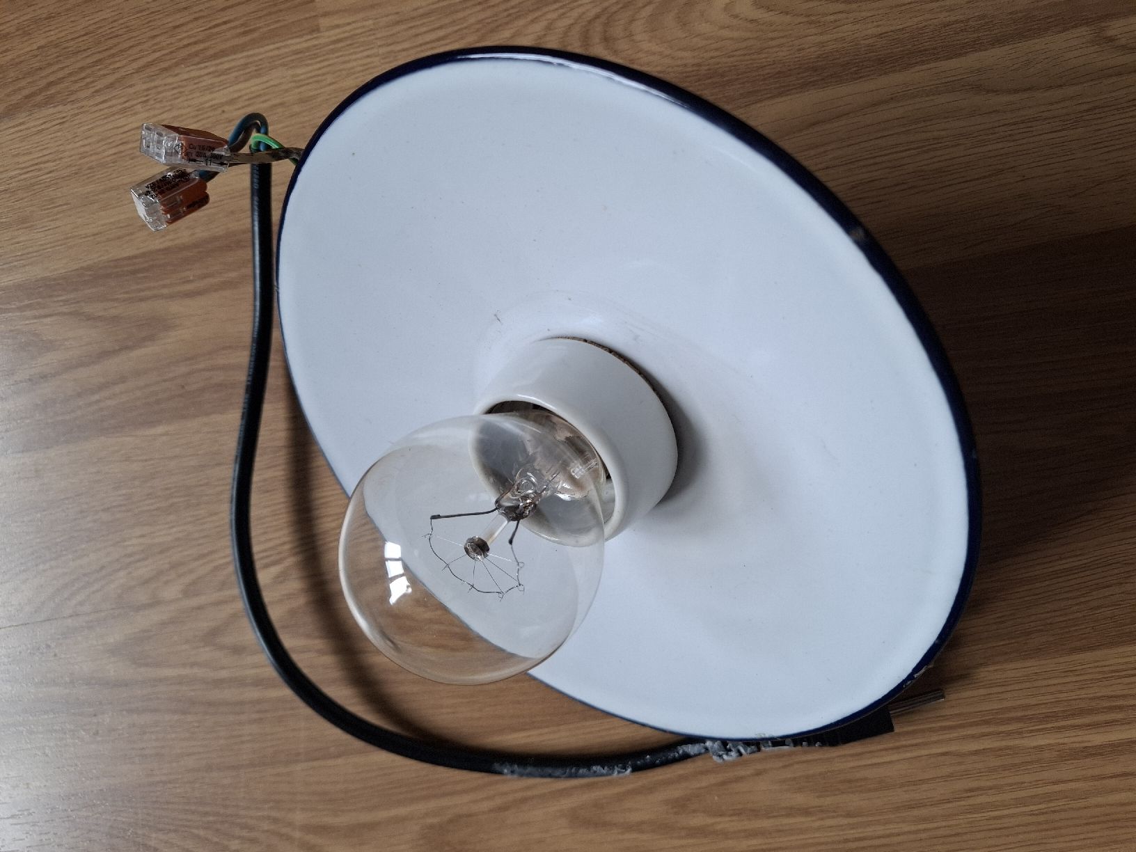 Colori: Vintage Deckenlampe weiss, Emaille Plafonnier – Usato da Aarburg venduto da Rosen_Rot_2 1