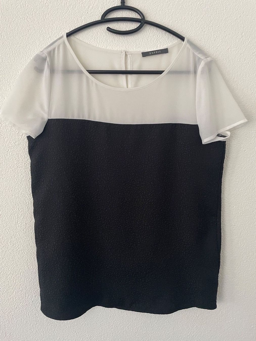 Camicette: Bluse esprit schwarzweiss Gr. 36 – Usato da Schmitten FR venduto da ancaob