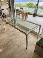 Designer Glastisch in sehr gutem Zustand zu verkaufen