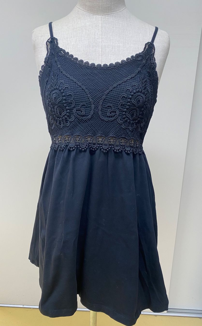 Topshop Vestiti: Schwarzes Jerseykleid mit Spitze am Oberteil, Grösse 38 – Usato da Kilchberg ZH venduto da lin_9p9m