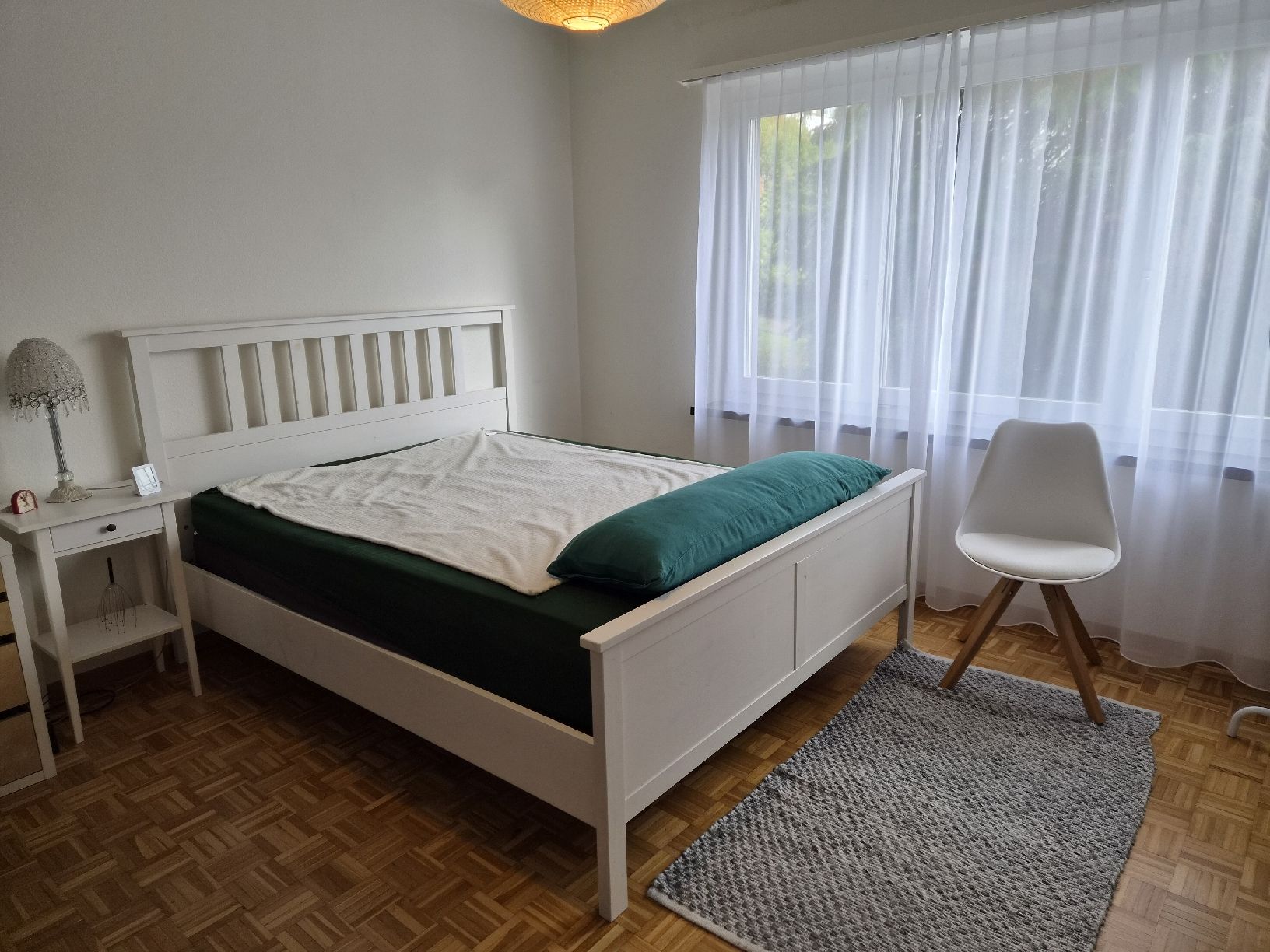 Schlafzimmer Set Bett Schrank Stühle Schreibtisch weiss (Gebraucht) in Kilchberg ZH für CHF 650 – nur Abholung auf Ricardo kaufen