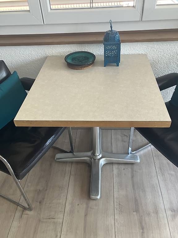 Tavoli: Table carrée en formica aspect pierre – Usato da Blatten b. Naters venduto da mikael.kerautret 1