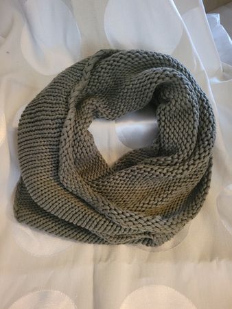 Strickschal Schlauchschal grün grob gestrickt Zustand gut