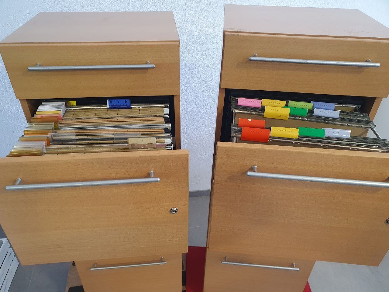 Armoires: 2 Hängeregister Möbel – D'occasion à Beckenried par paddy1 1