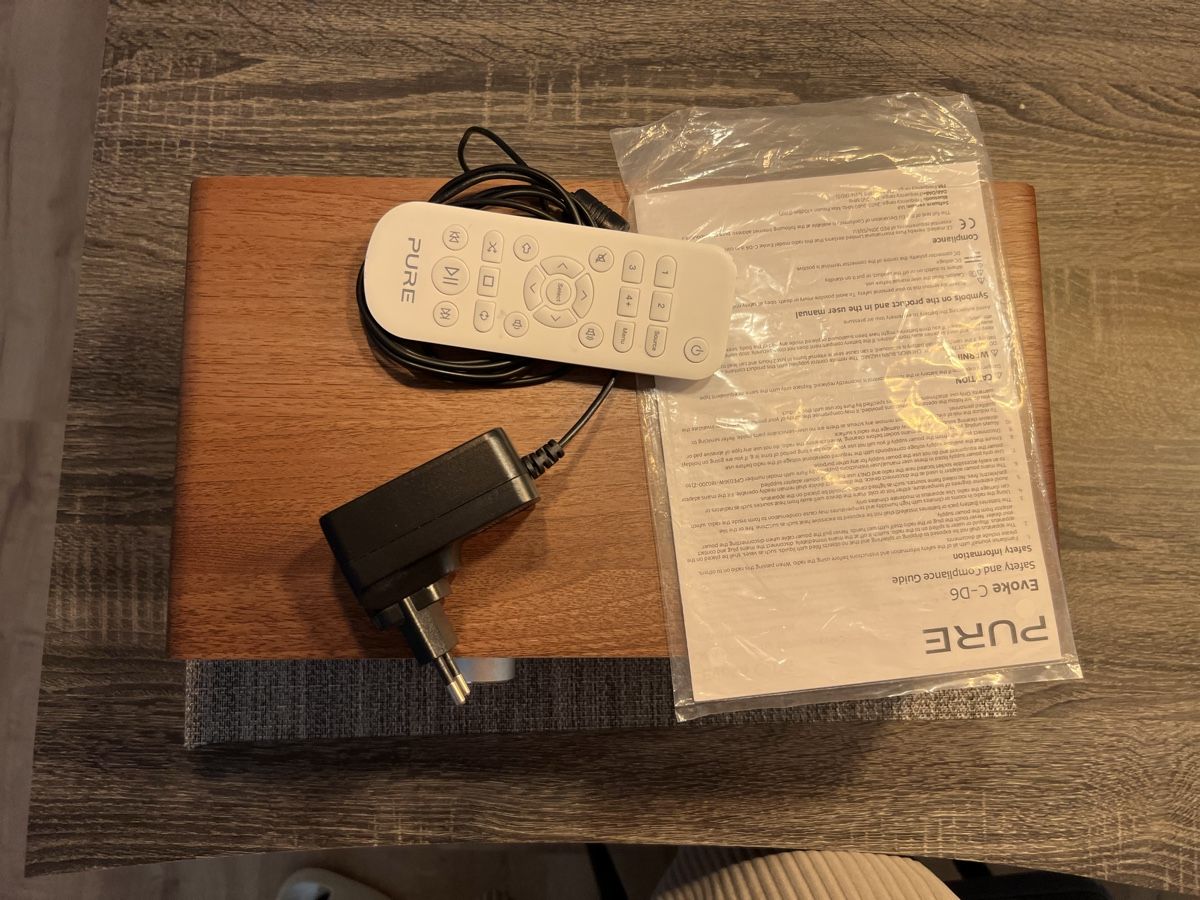Radio: PURE DAB+ Radio Bluetooth Walnut Wood Good Condition – Usato da Gossau ZH venduto da iulian7 4