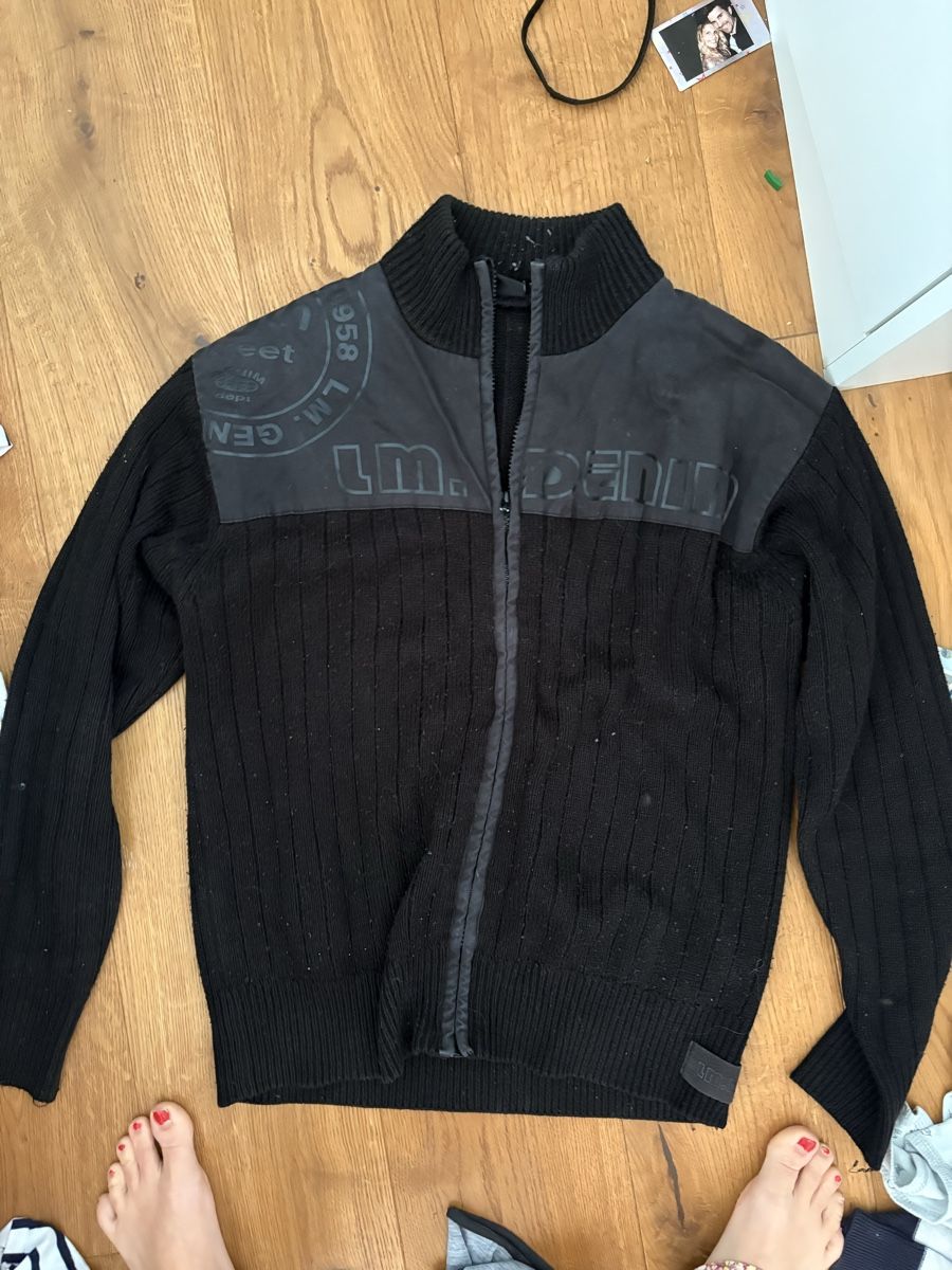 Maglioni & Felpe: Schwarze Strickjacke M – Usato da Ennetbürgen venduto da Hoblaschorsch 1