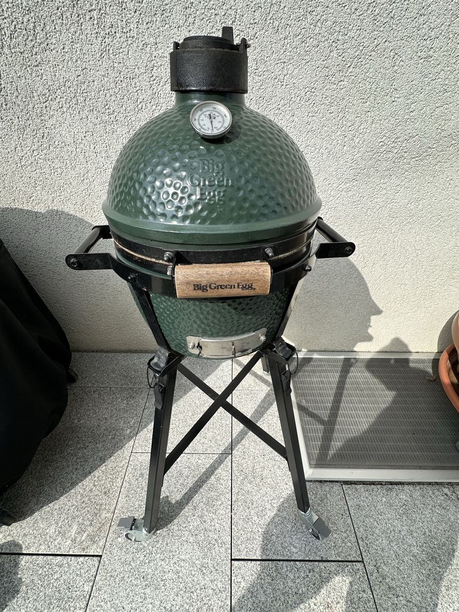 Grills: Big Green Egg, Mini Max, mit Gestell guter Zustand – Gebraucht aus Gundetswil von petriheilremimartin
