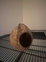 Kokosnusshäuschen und Holzhaus für Kleintiere neu