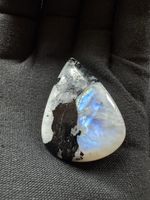 Mondstein mit Turmalin 80.60 ct