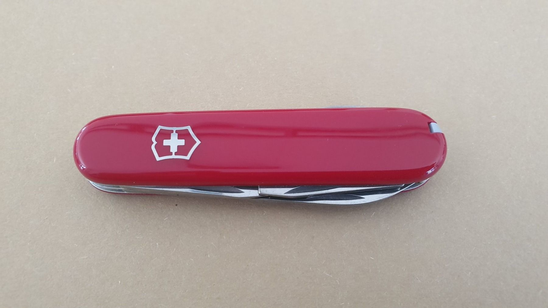 Victorinox Coltelli tascabile: 4 Victorinox / Wenger Sackmesser mit Logo – Nuovo (secondo la descrizione) da Härkingen venduto da MarianneSi 1