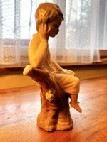 Porzellanfigur Junge sitzend auf Baumstamm Lladro guter Zust