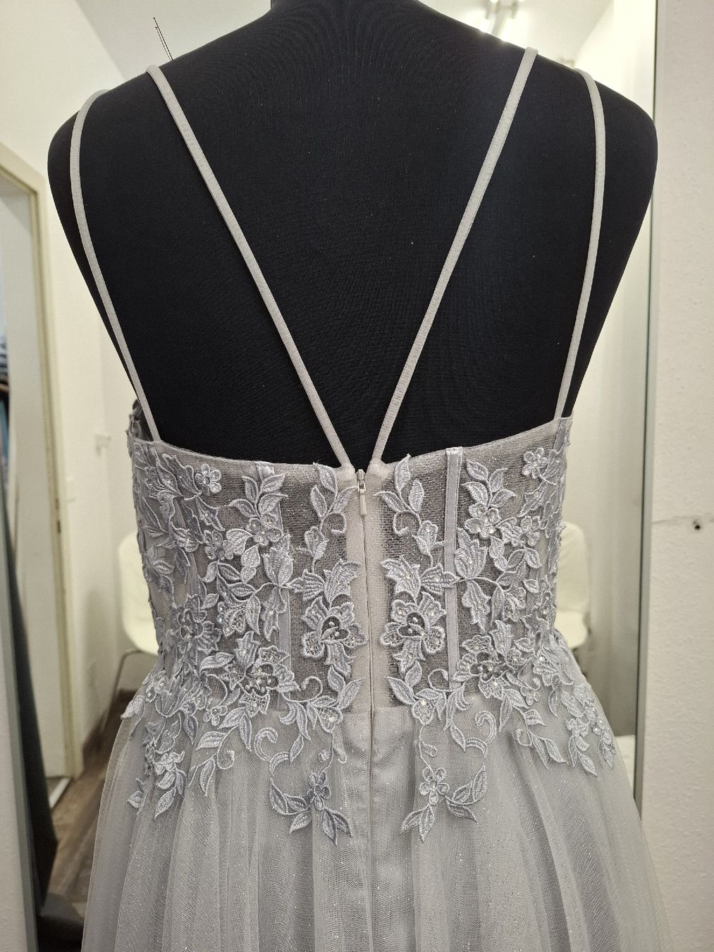 Vestiti: Kleid Silvergrey – Nuovo (secondo la descrizione) da Uster venduto da VMT. 4