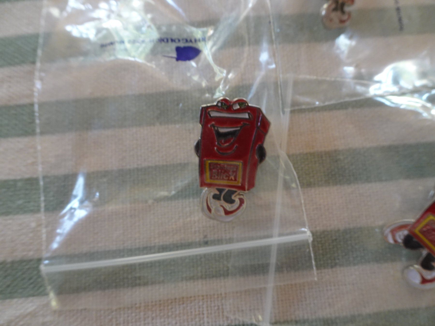 Placchette & Badge: 4 Stk. NEUE Pin's BLICK - M176 – Nuovo (secondo la descrizione) da Küssnacht am Rigi venduto da Kleinpreis-Shop 5