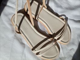 Sandales d'été, jamais portées, taille 39, Couleur crème