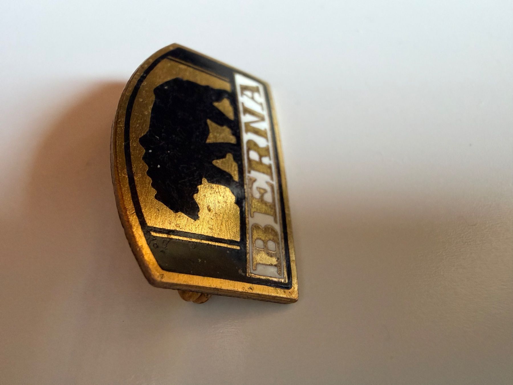 Placchette & Badge: Anstecker Pin BERNA – Usato da Winterthur venduto da calocephalus 4