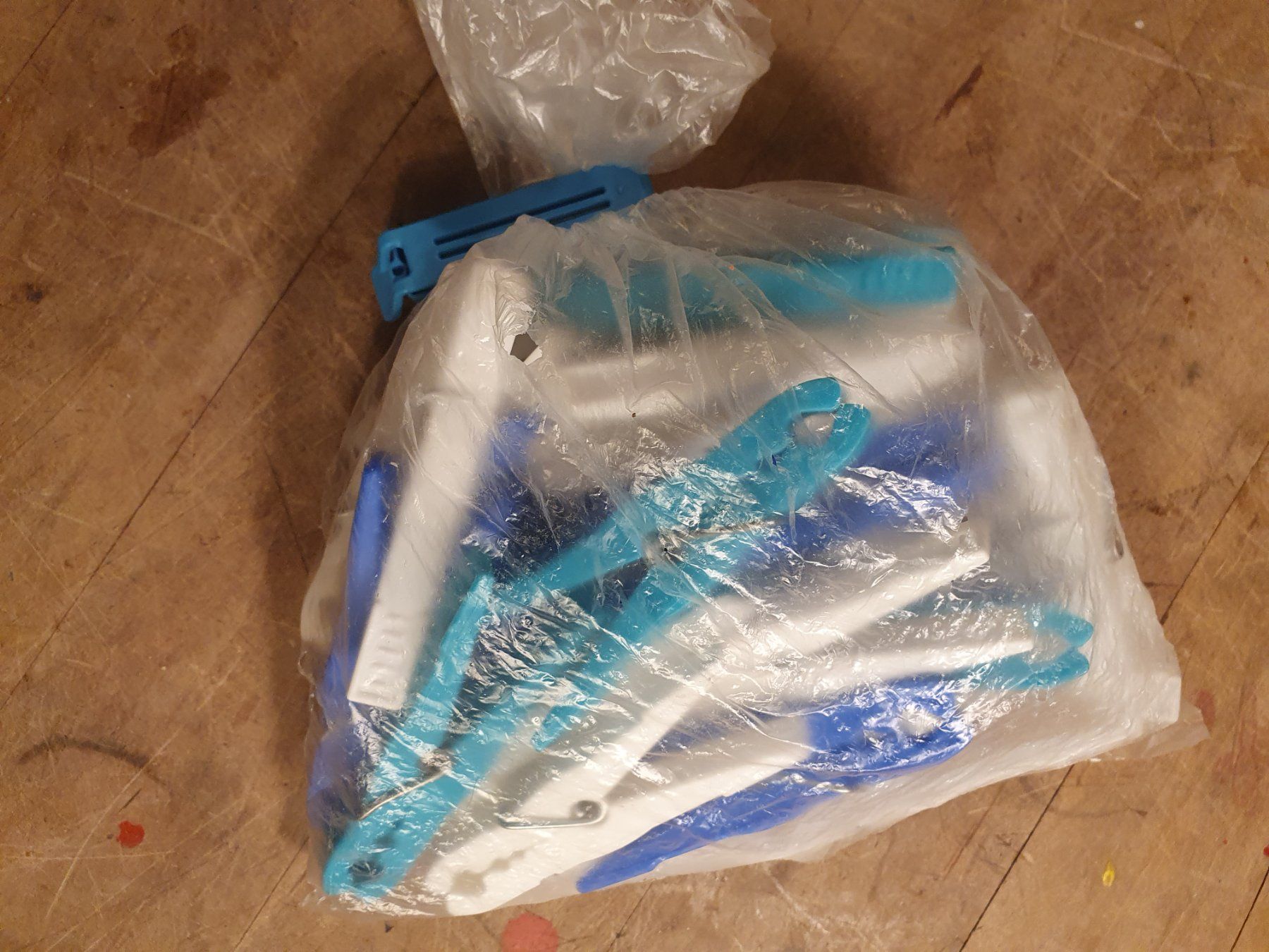 Tutti gli attrezzi: 1 Tüte Wäscheklammern – Usato da Zürich venduto da loosebone 1